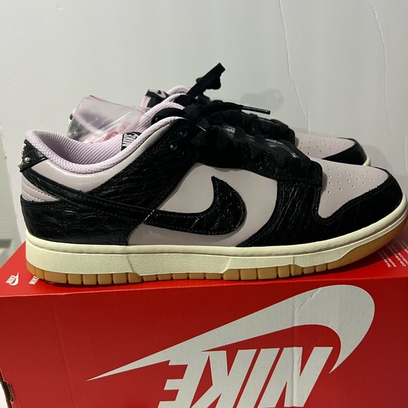 Nike Dunks - Picture 1 of 9